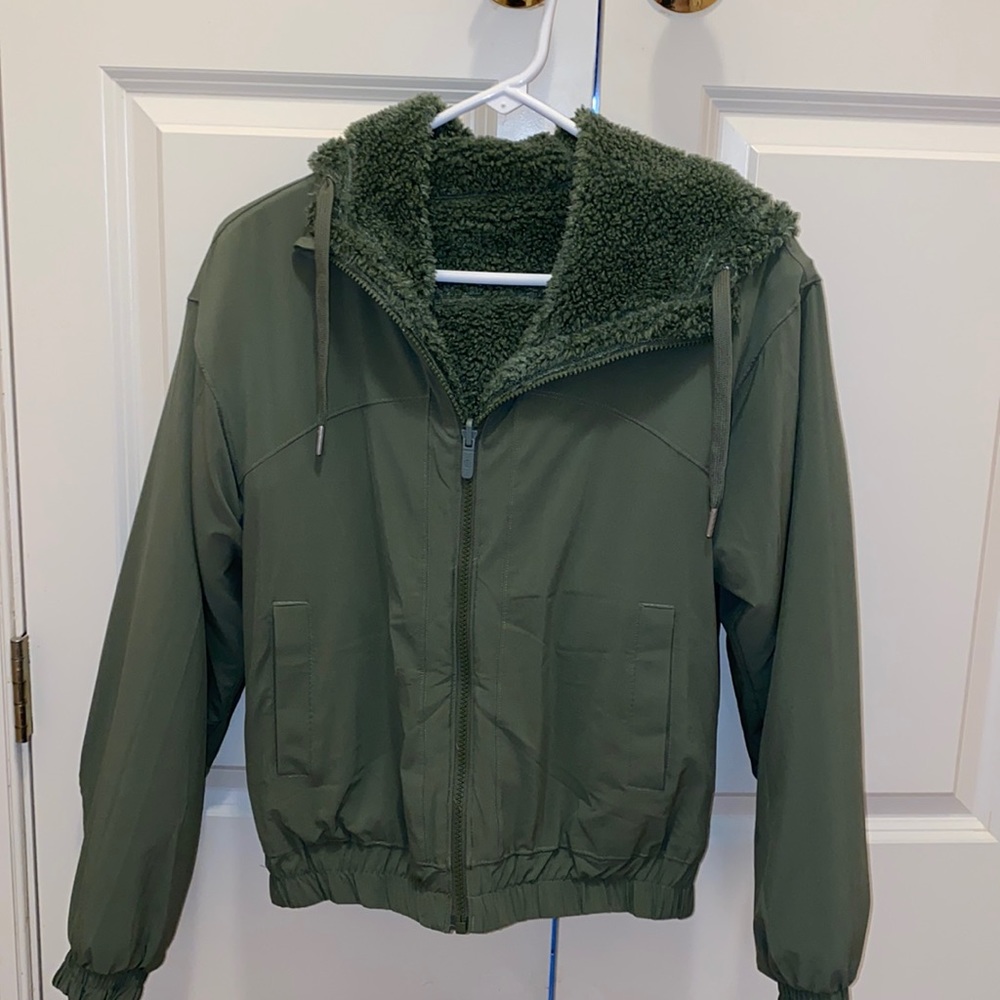 Lululemon Reversible Fleece Jacket Green Twill size 4.